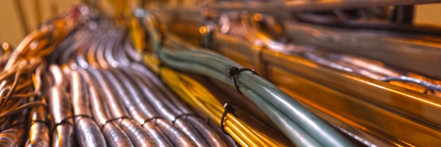 長いケーブルのイメージ